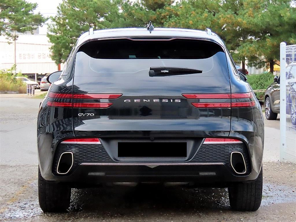 Genesis GV70 — photo 04