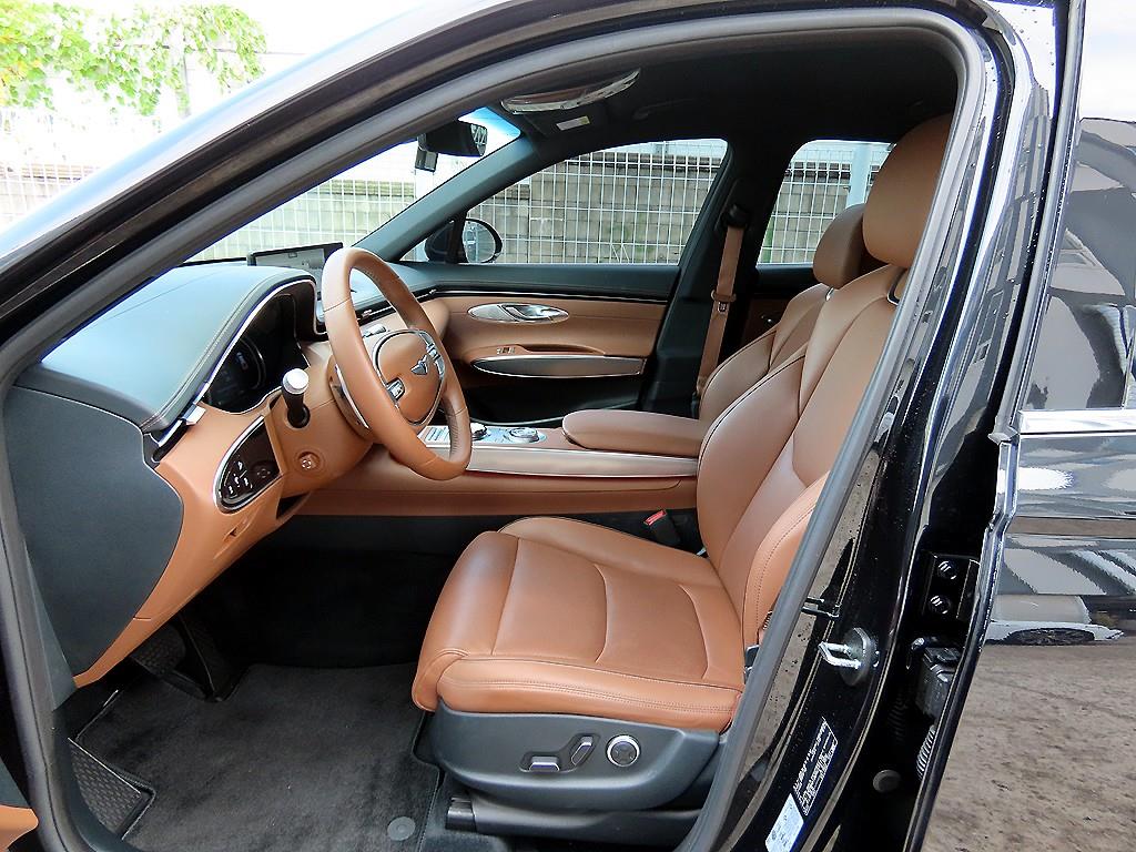 Genesis GV70 — photo 05
