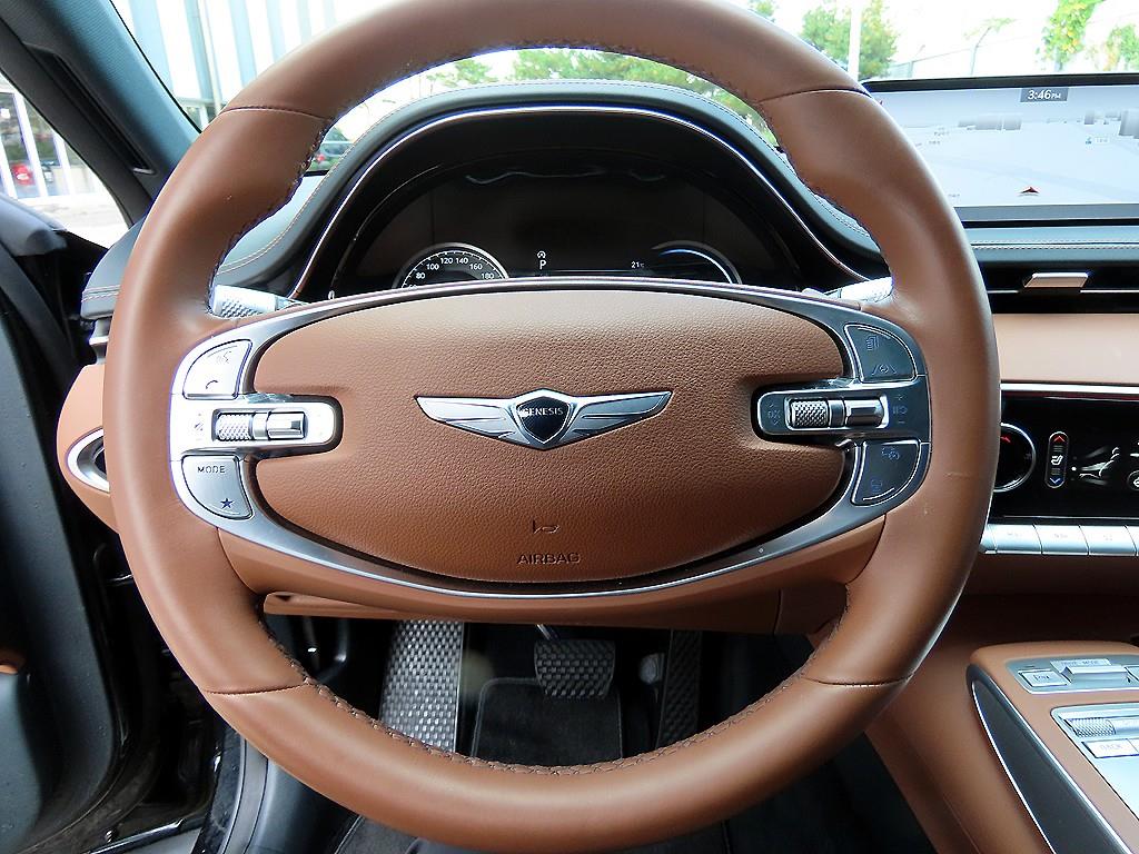 Genesis GV70 — photo 08