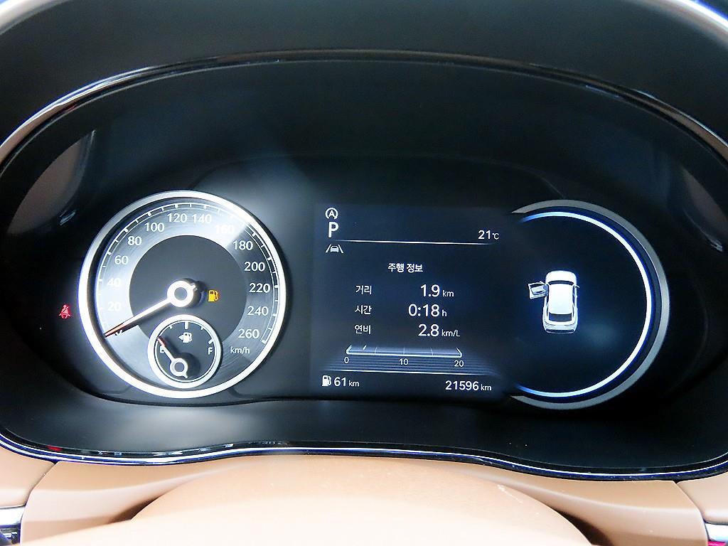 Genesis GV70 — photo 09