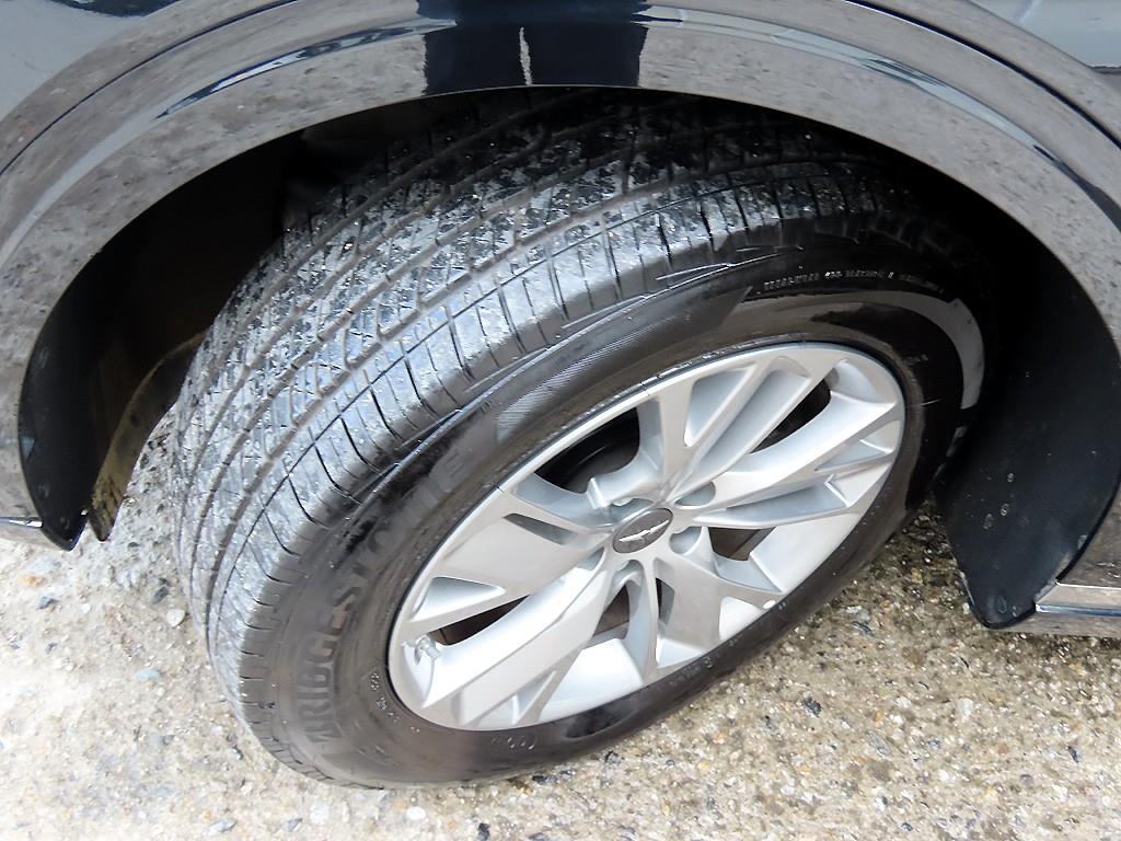 Genesis GV70 — photo 20