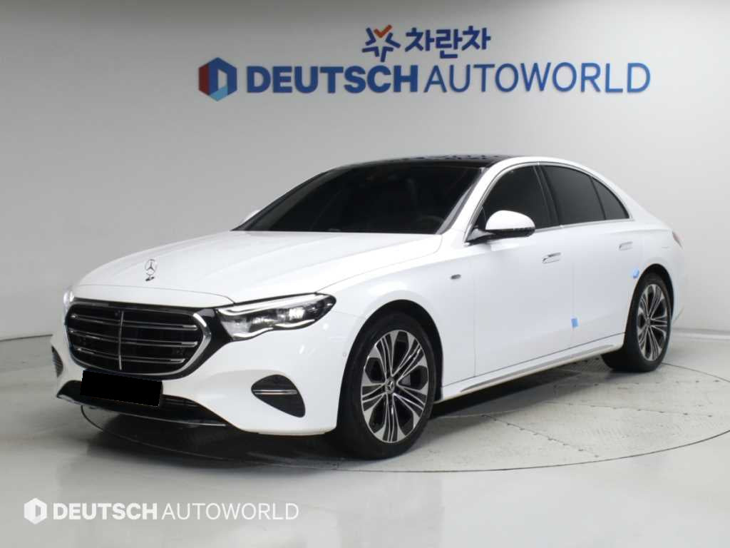 Mercedes-Benz E-Class — photo 02
