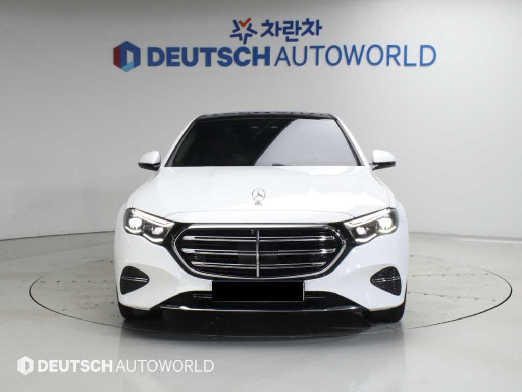 Mercedes-Benz E-Class — photo 04