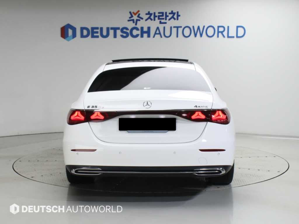 Mercedes-Benz E-Class — photo 05