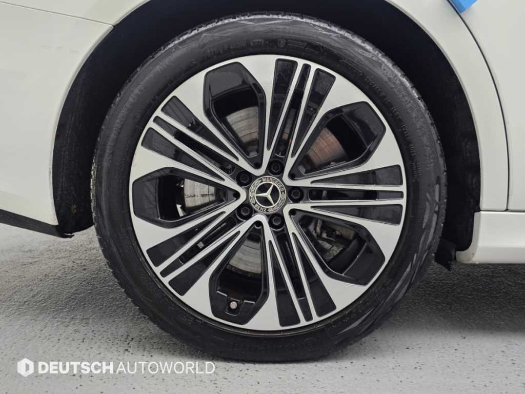 Mercedes-Benz E-Class — photo 06