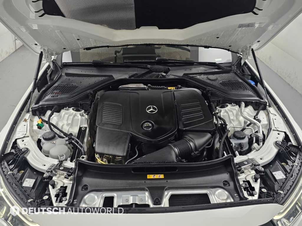 Mercedes-Benz E-Class — photo 07