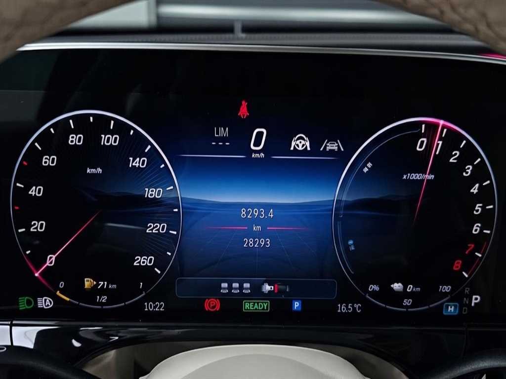 Mercedes-Benz E-Class — photo 08