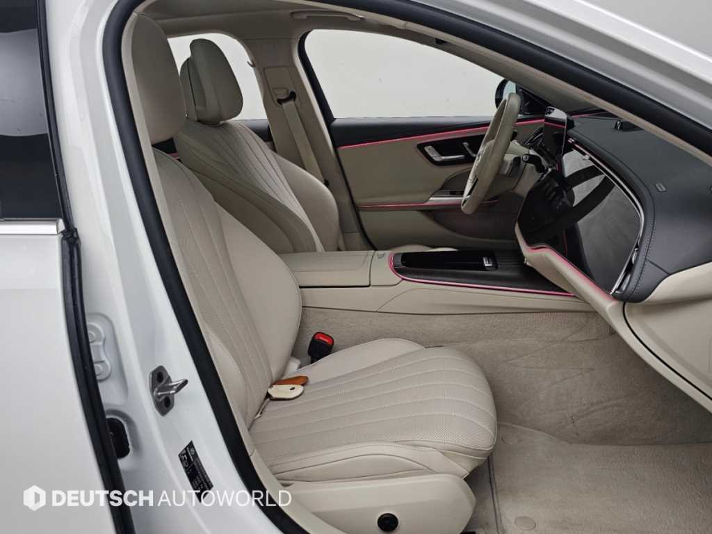 Mercedes-Benz E-Class — photo 10