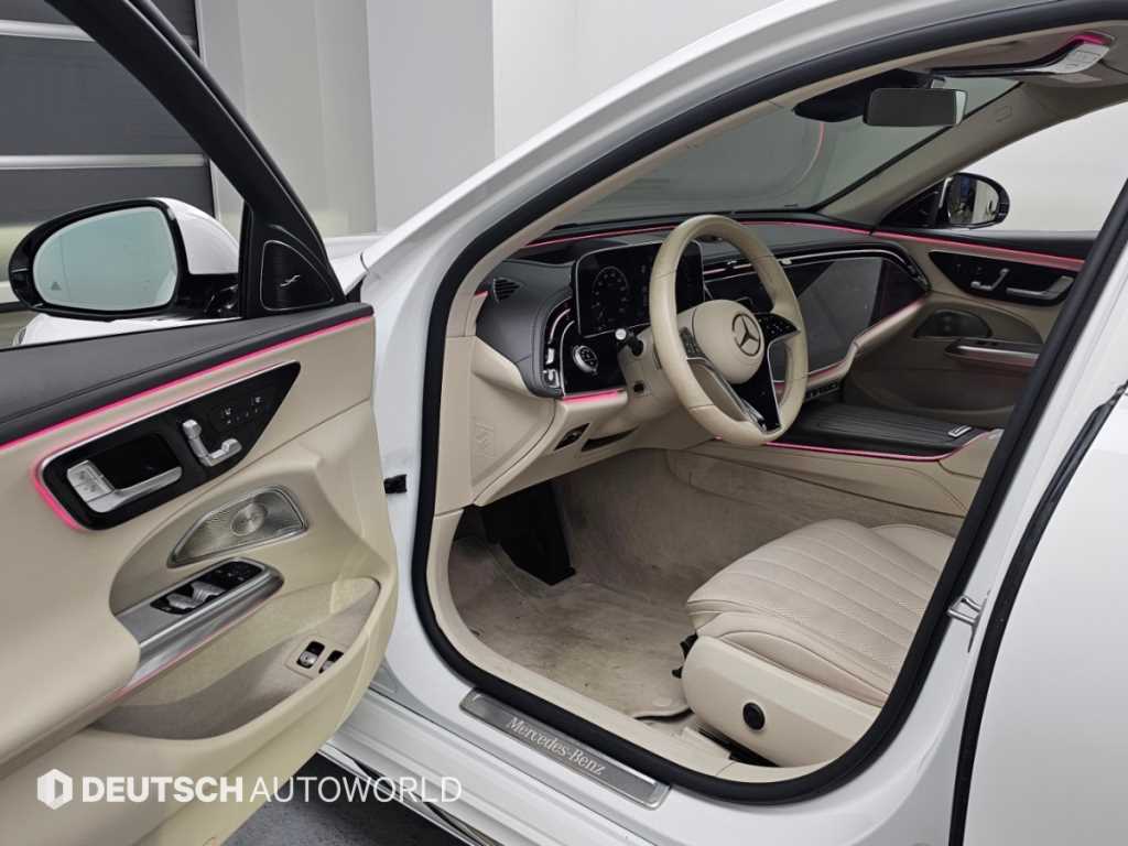 Mercedes-Benz E-Class — photo 11