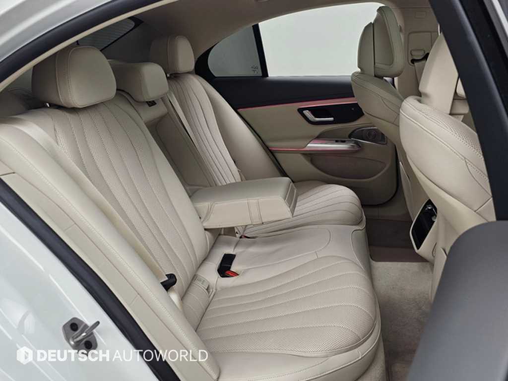 Mercedes-Benz E-Class — photo 12
