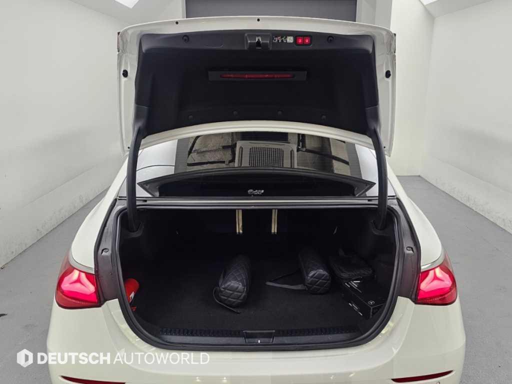 Mercedes-Benz E-Class — photo 19