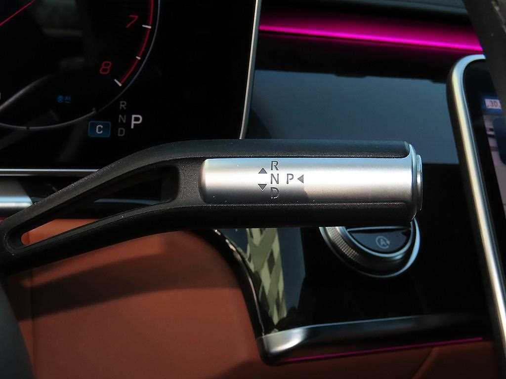 Mercedes-Benz S-Class — photo 11