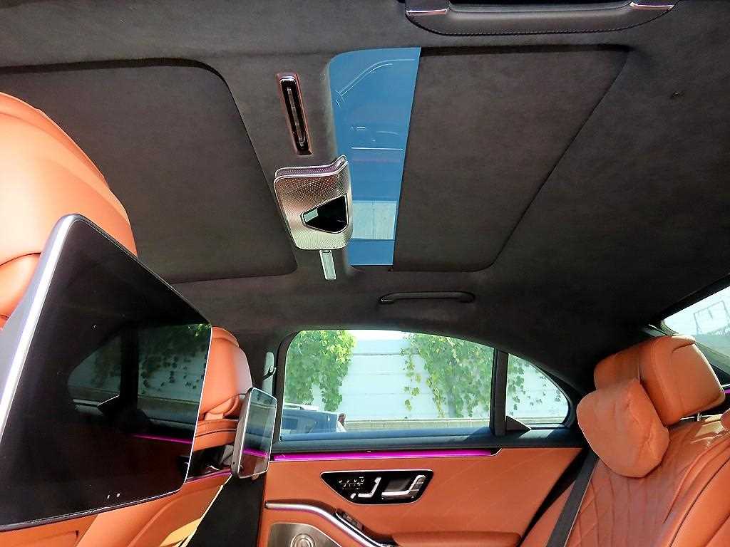 Mercedes-Benz S-Class — photo 16
