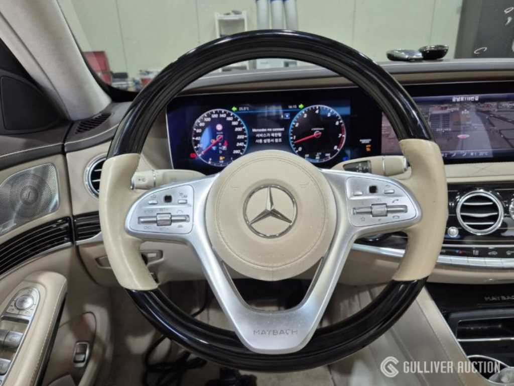 Mercedes-Benz S-Class — photo 11