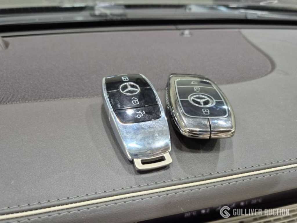 Mercedes-Benz S-Class — photo 12