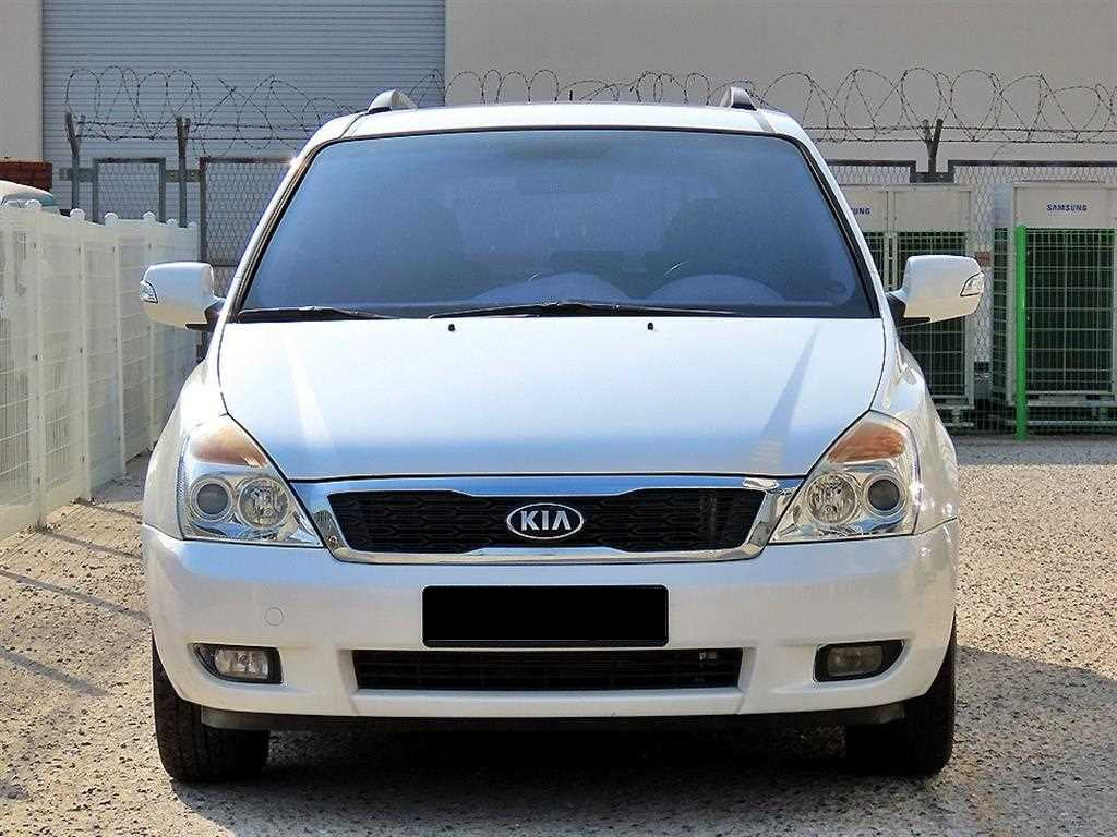 Kia Carnival — photo 01