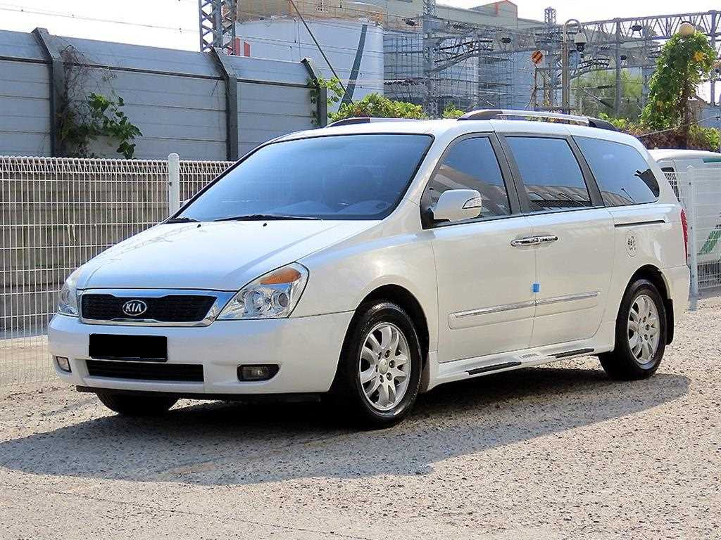 Kia Carnival — photo 02
