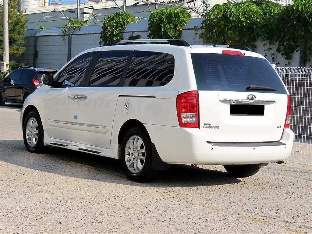 Kia Carnival — photo 03