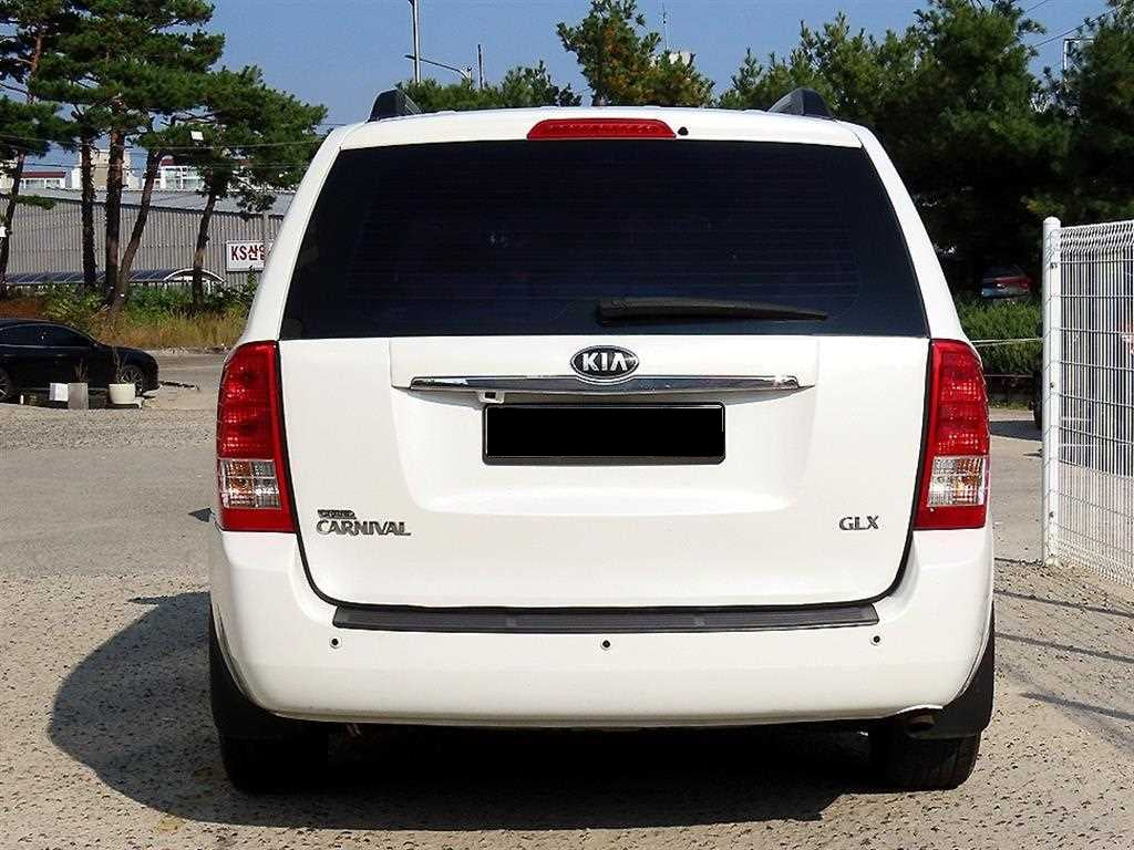 Kia Carnival — photo 04