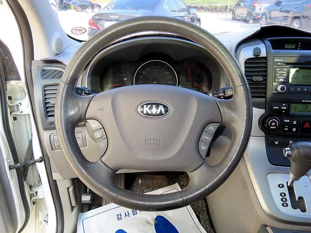 Kia Carnival — photo 09