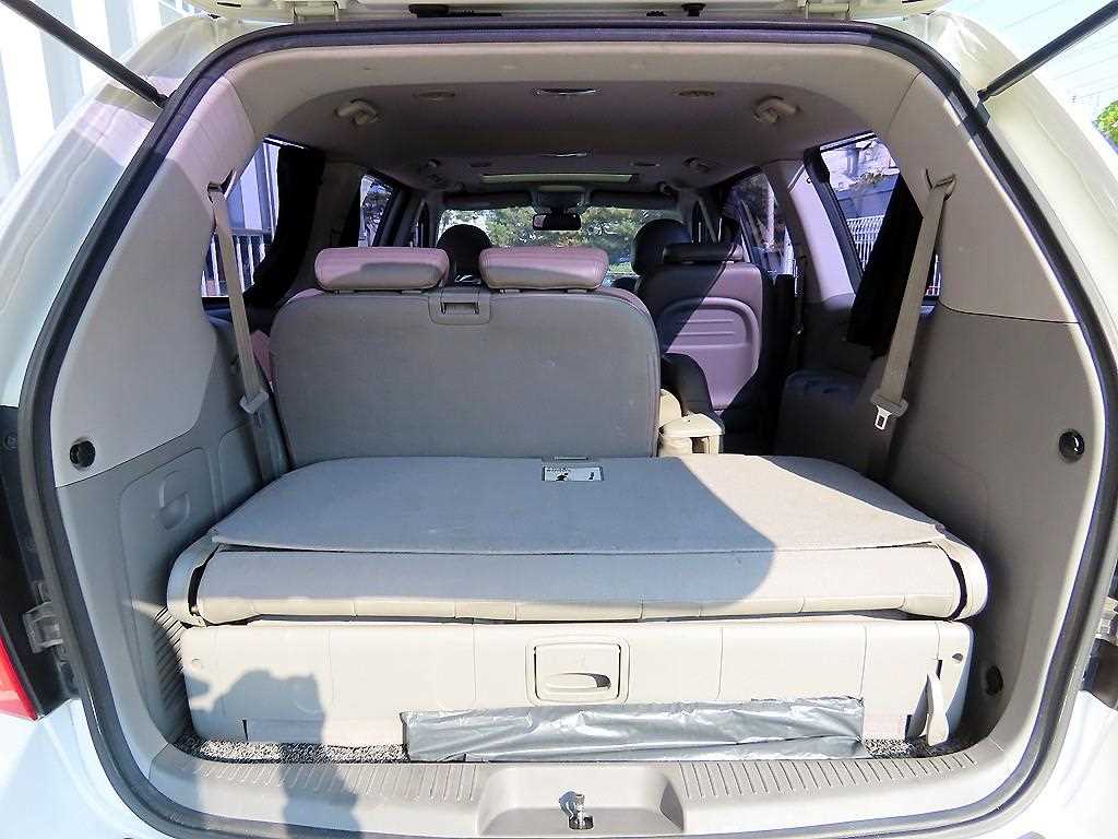Kia Carnival — photo 17