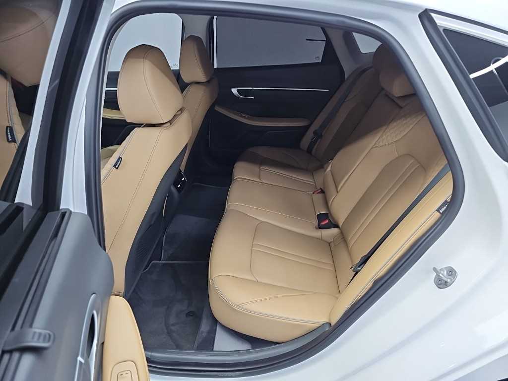 Hyundai Sonata — photo 12