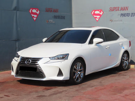 Lexus IS — photo 01