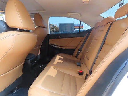 Lexus IS — photo 06