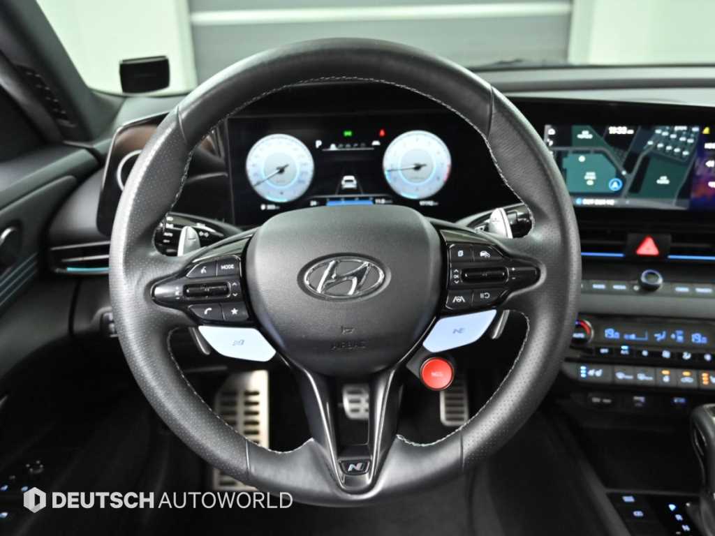 Hyundai Avante — photo 13