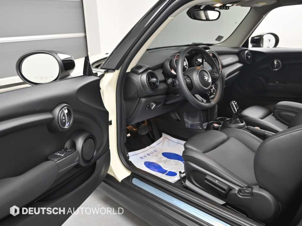 Mini Cooper — photo 11