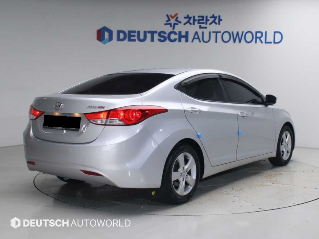 Hyundai Avante — photo 02