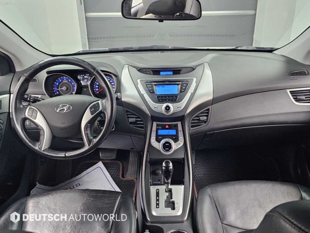Hyundai Avante — photo 07