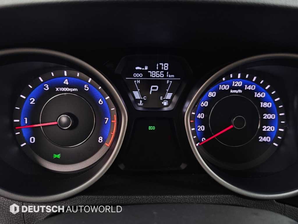Hyundai Avante — photo 08