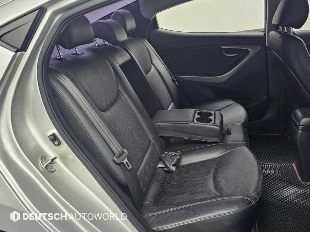Hyundai Avante — photo 12
