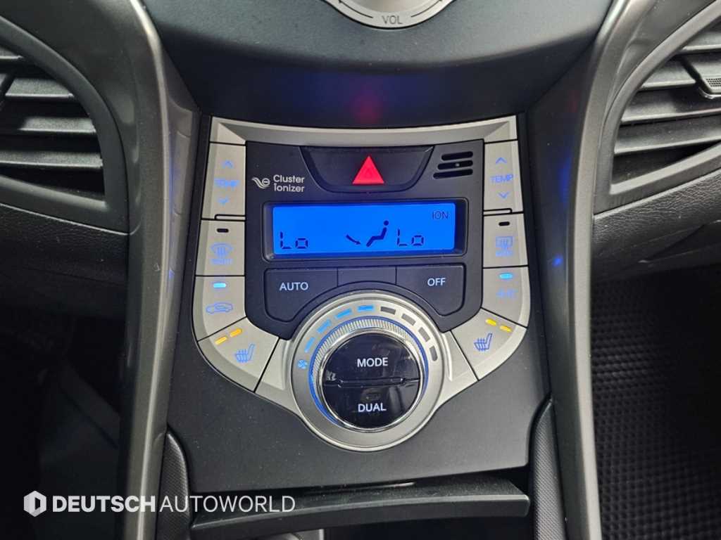 Hyundai Avante — photo 17