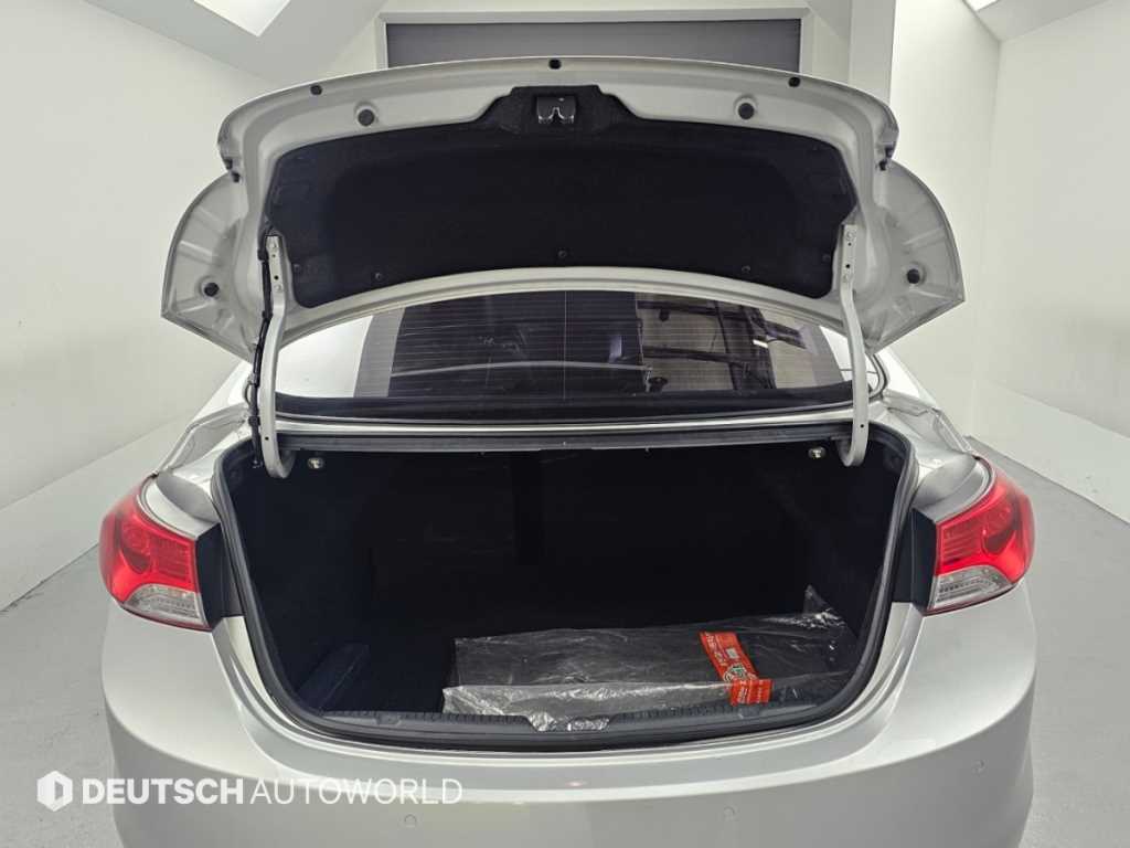 Hyundai Avante — photo 19