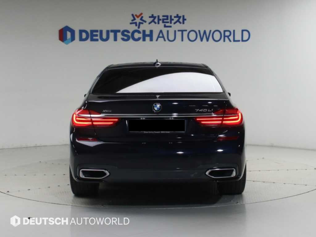 BMW 7-Series — photo 05