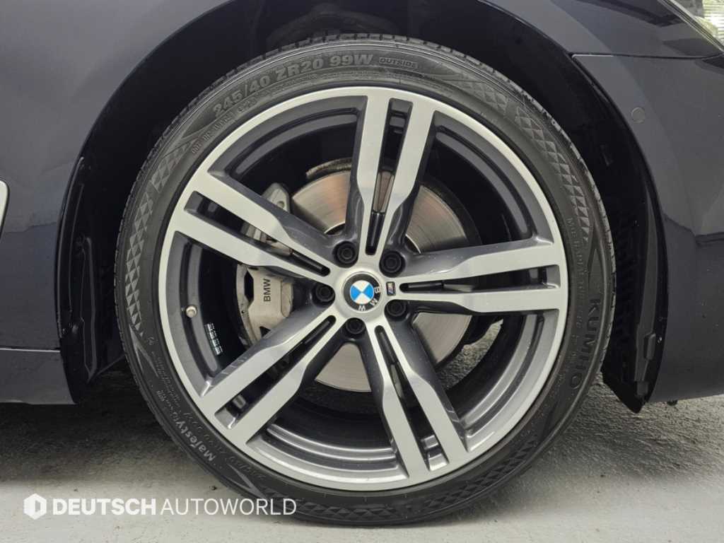 BMW 7-Series — photo 06