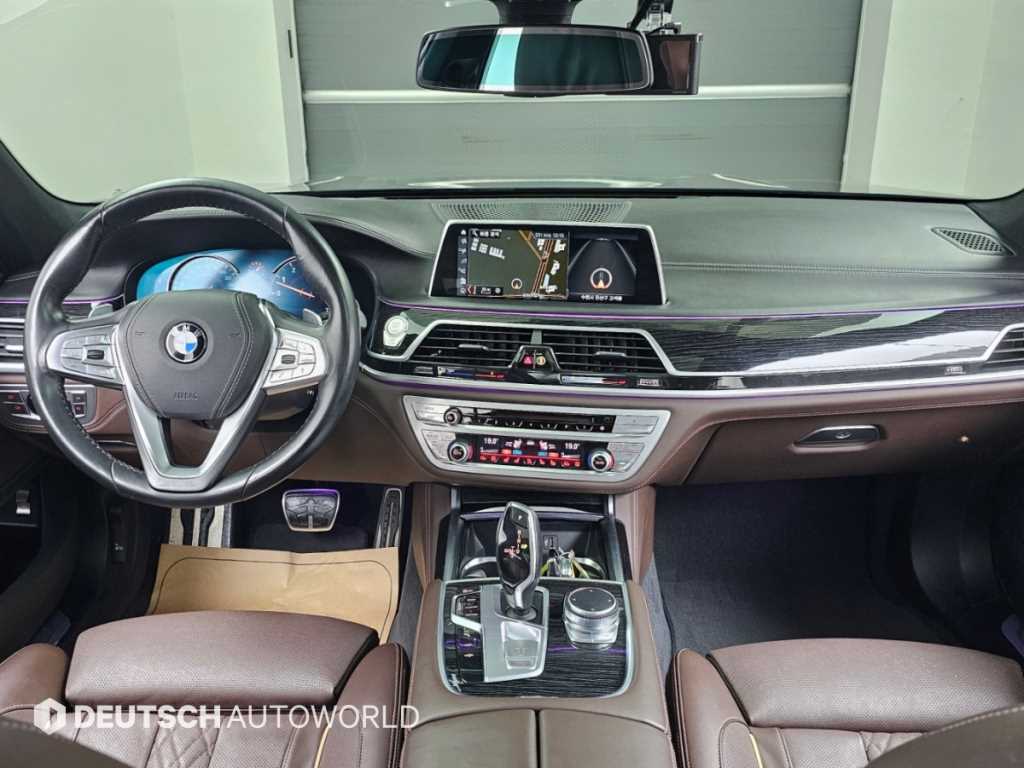 BMW 7-Series — photo 08