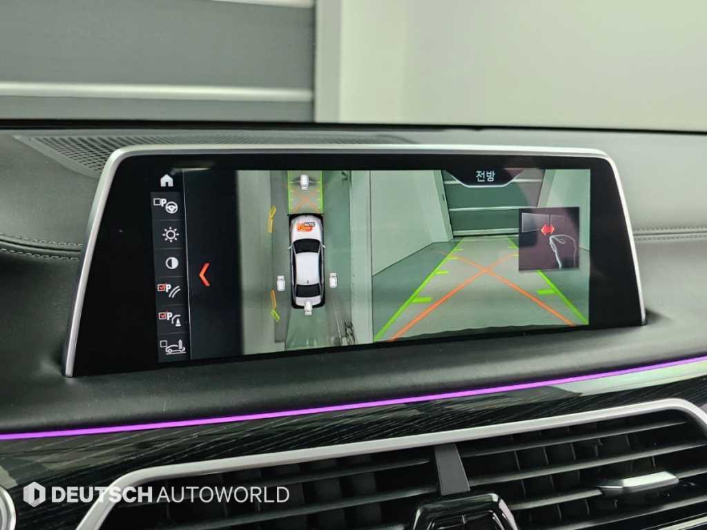 BMW 7-Series — photo 16