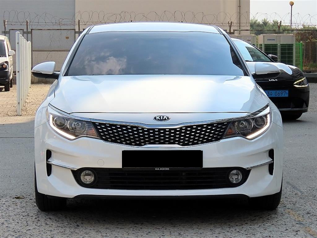 Kia K5 — photo 01