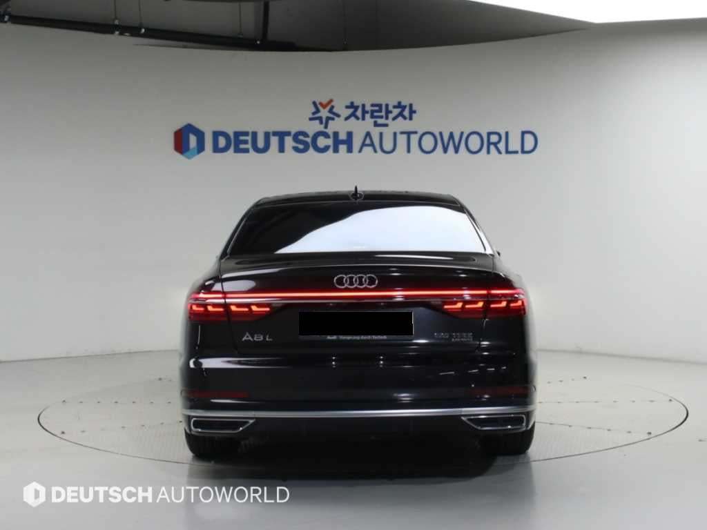 Audi A8 — photo 04