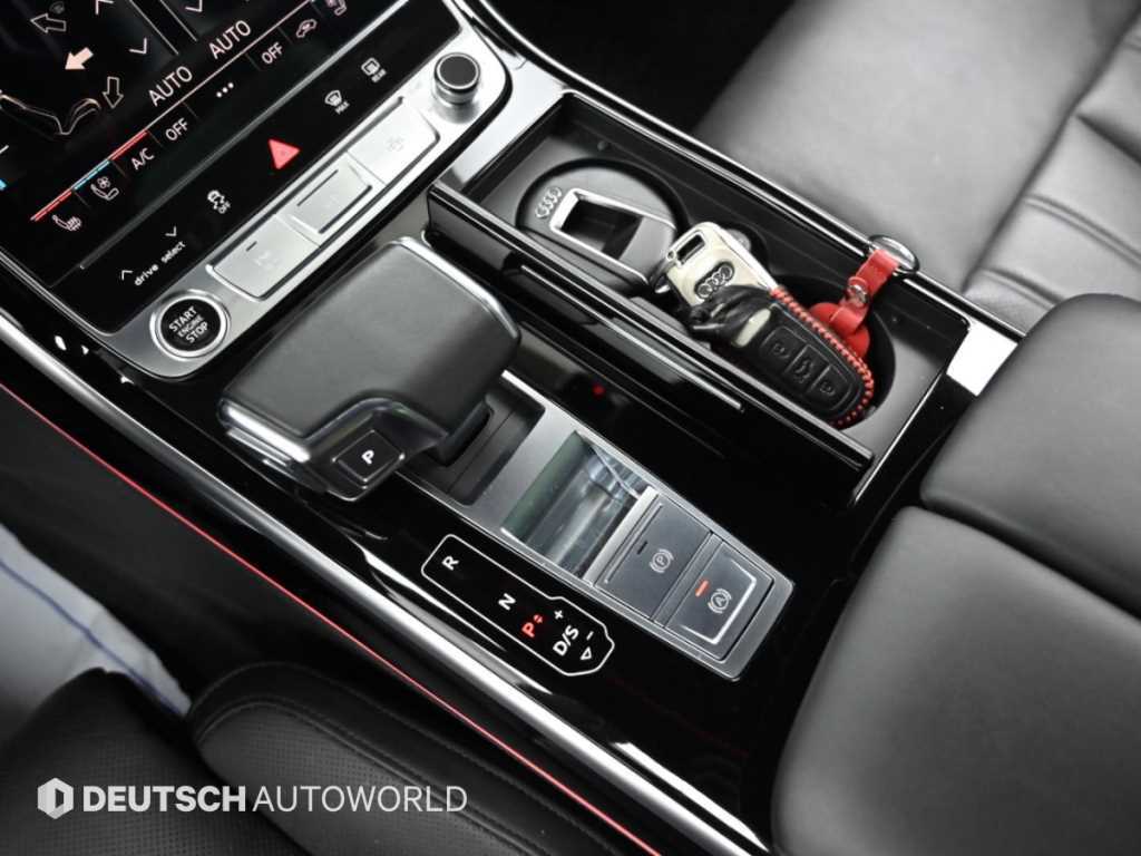 Audi A8 — photo 09