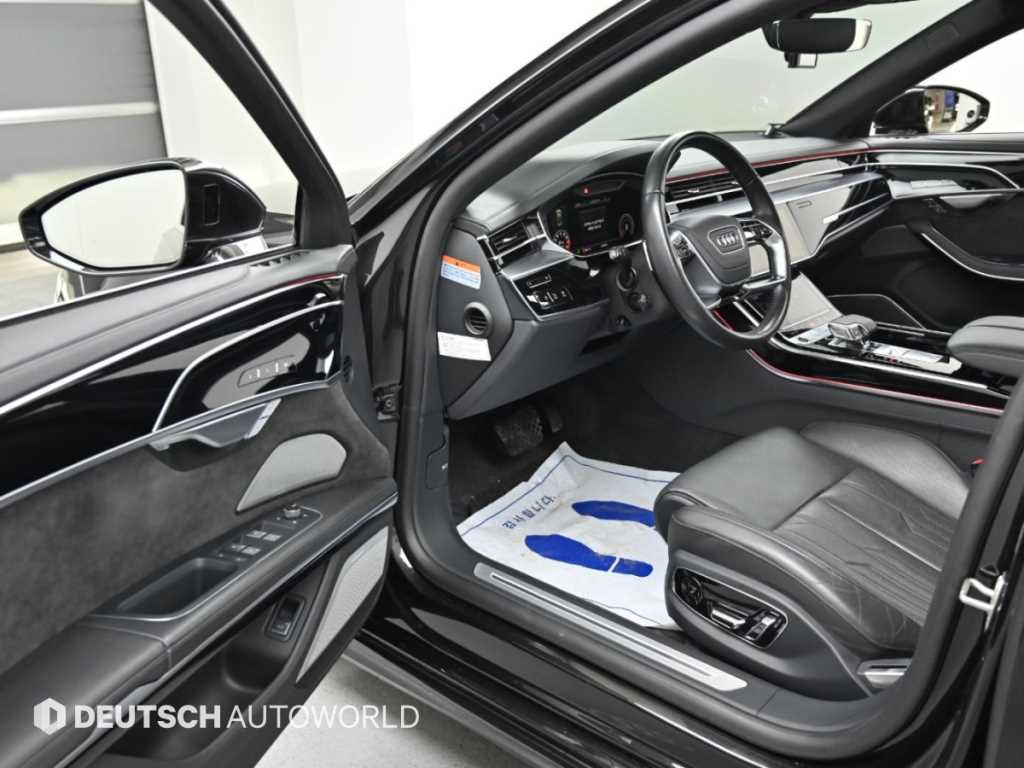 Audi A8 — photo 11