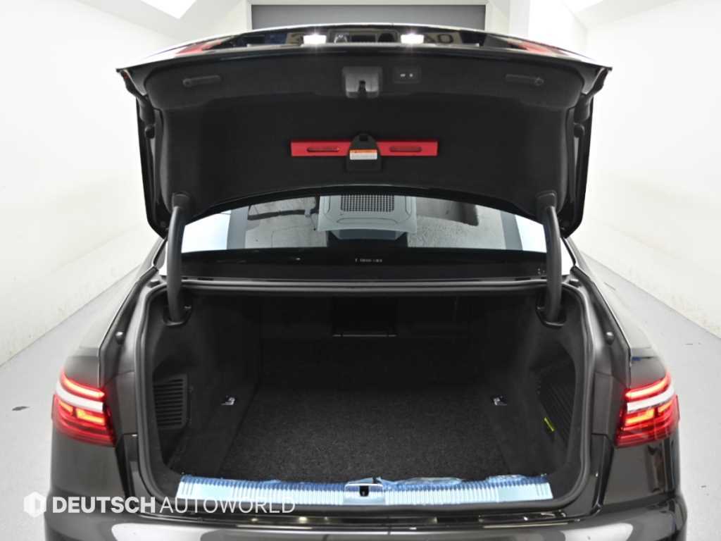 Audi A8 — photo 19