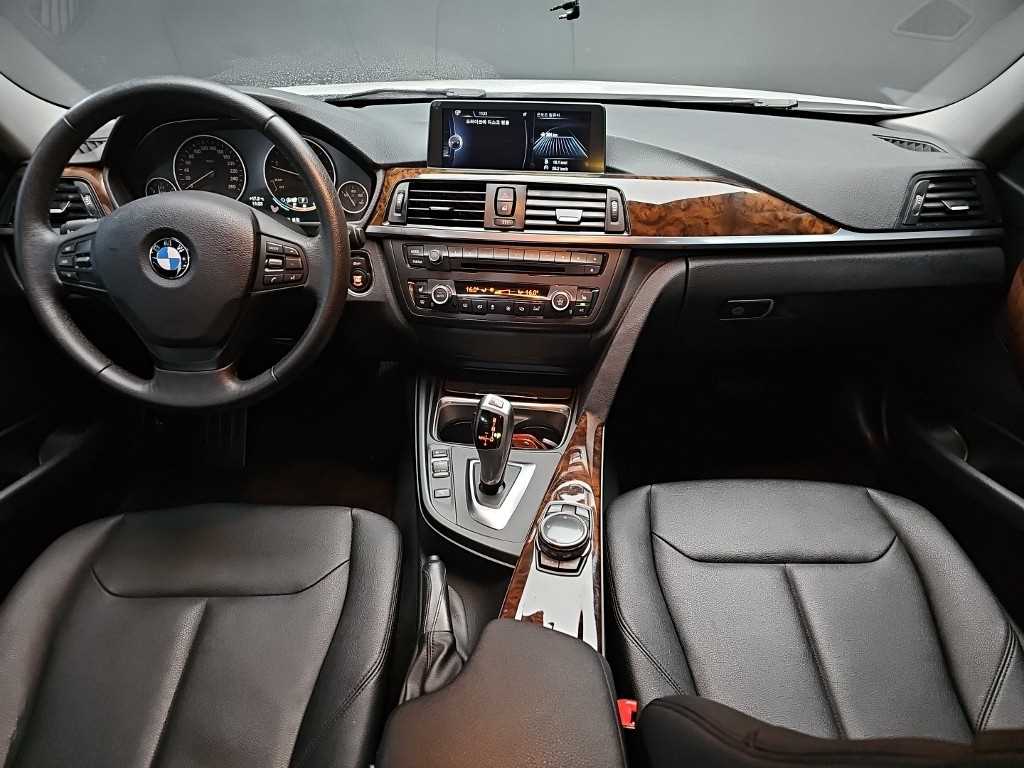 BMW 3-Series — photo 07
