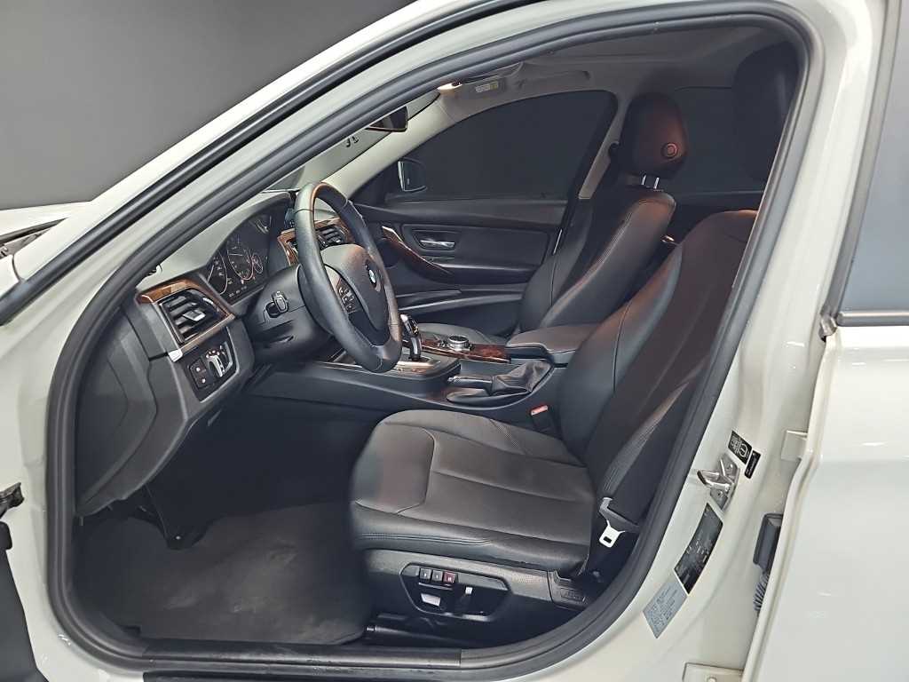 BMW 3-Series — photo 11
