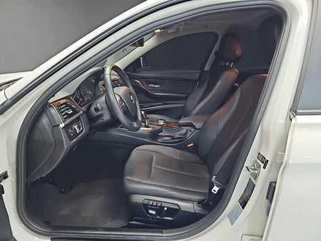 BMW 3-Series — photo 11
