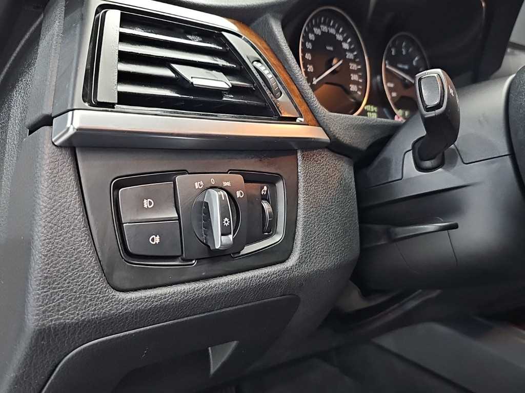 BMW 3-Series — photo 17