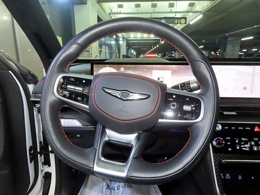 Genesis GV80 — photo 08